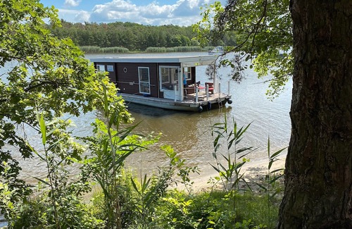 Koenigs Wusterhausen Boat Rental | Houseboat 'BunBo 1060' with Lake View