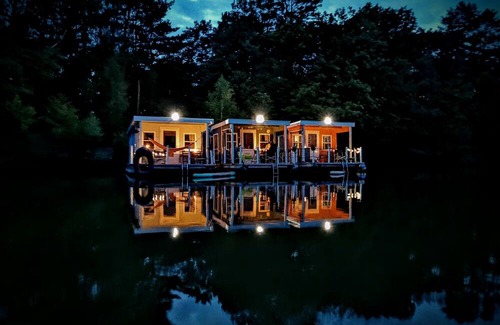 Koenigs Wusterhausen Boat Rental | Houseboat 'BunBo 1060' with Lake View
