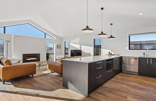 Lowburn House | Harper on Hadley - Cromwell Holiday Home