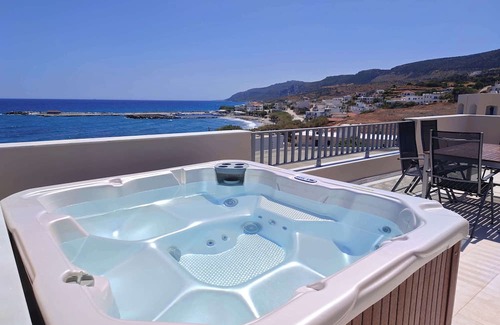 Agia Pelagia Apartment | Beachfront Ela Luxury Stay with Jacuzzi & Views