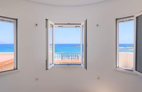 Agia Pelagia Apartment | Beachfront Ela Luxury Stay with Jacuzzi & Views
