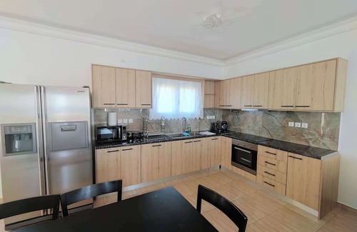 Agia Pelagia Apartment | Beachfront Ela Luxury Stay with Jacuzzi & Views