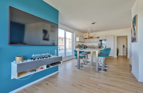 Poteries Apartment | Stunning 1BR Flat with Terrace and private parking