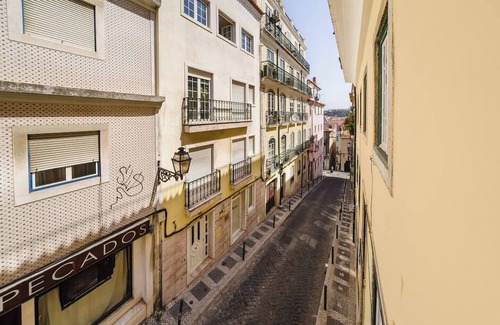 Sacramento Apartment | private pool, sleeps 10, central