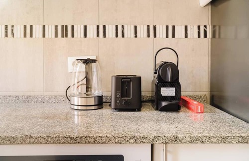 Sacramento Apartment | private pool, sleeps 10, central