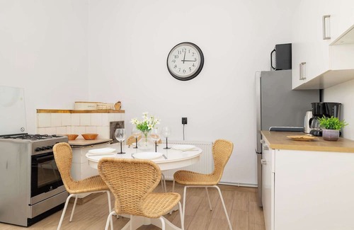 Stradom Apartment | Dietla 48 | Krakow | Family Apartment | Desk | City Center