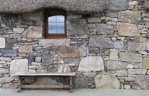 Aisgernis Cottage | Thatched Cottage near beach, Luxury Rooms, Fully kitted kitchen, drying room,
