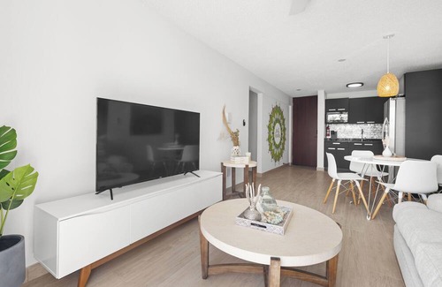 Eleanor Roosevelt Apartment | Private Terrace | Minutes to Condado | Pet Friendly | Essential Amenities