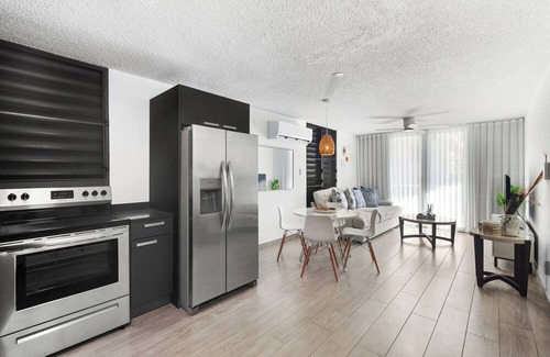 Eleanor Roosevelt Apartment | Private Terrace | Minutes to Condado | Pet Friendly | Essential Amenities