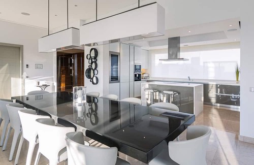 Porches Villa | Sleek Algarve Villa With Spa, Gym and Heated Pool