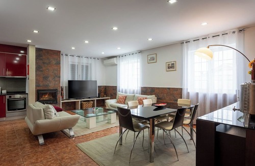 Estarreja Villa | 12 minutes from the center of Aveiro. Villa with swimming pool and soccer pitch.