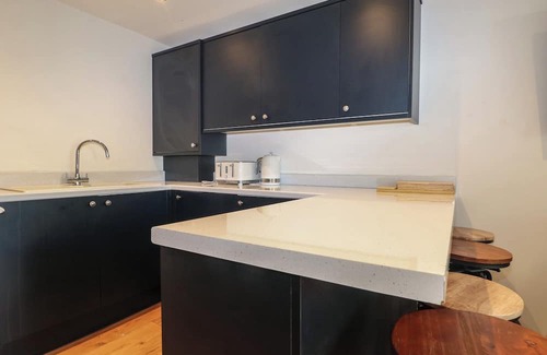 Felpham House | NO 1 THE CRICKETS, pet friendly, with a garden in Bognor Regis