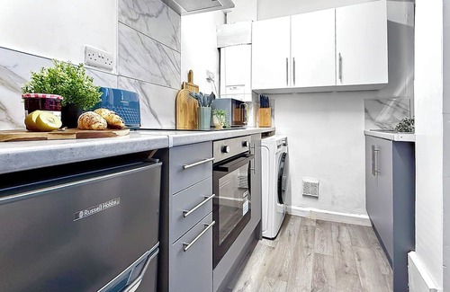 Burnley House | 3-bed home in Burnley, Ideal for Contractors & Getaways w/Free Parking