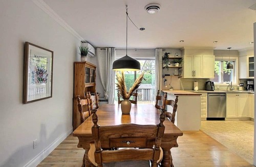 Pointe-de-Sainte-Foy House | Chic semi-detached house with terrace and parking