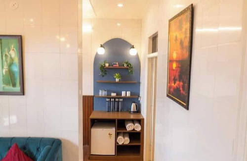 The Mall Road Apartment | Arvelia Teak by Da Alohas