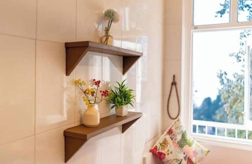 The Mall Road Apartment | Arvelia Teak by Da Alohas