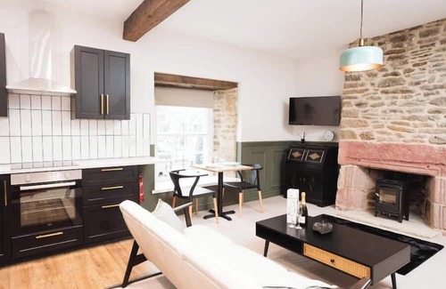 Chapel en le Frith Apartment | Former 18th century bank, now two contemporary apartments with Michelin Guide rated restaurant