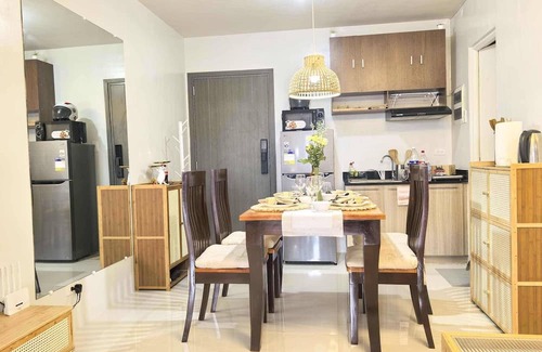 Puerto Princesa City Centre Condo | Cozy Studio with Balcony in Palawan Smart Lock, Near Airport, Netflix, Free Wifi
