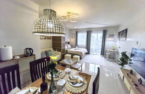 Puerto Princesa City Centre Condo | Cozy Studio with Balcony in Palawan Smart Lock, Near Airport, Netflix, Free Wifi