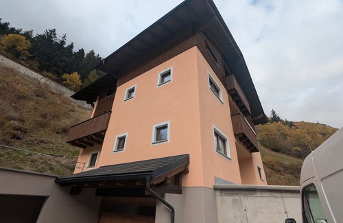 Isolaccia Apartment | Apartment '5' with Mountain View, Shared Garden and Wi-Fi