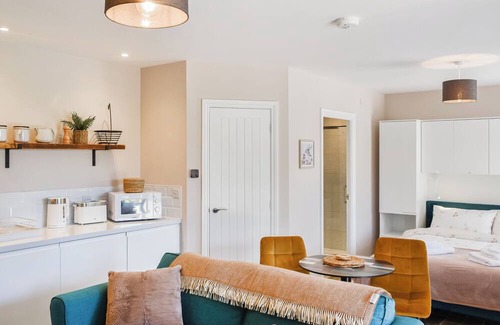 Aylburton Cottage | 1 bedroom accommodation in Lydney, Forest of dean