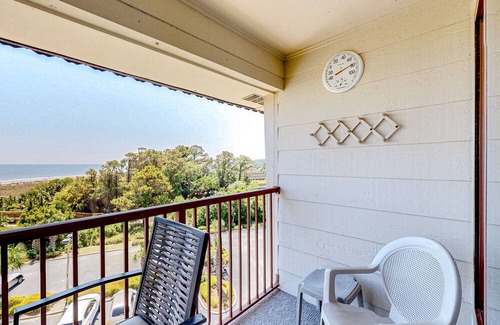 Folly Field Condo | Newly renovated beachfront condo with pool, tennis, restaurants, gym, & balcony