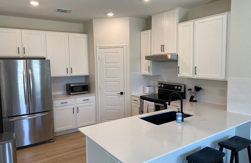 Manor House | Idyllic Manor Vacation Rental with Pool & Yard Near Austin