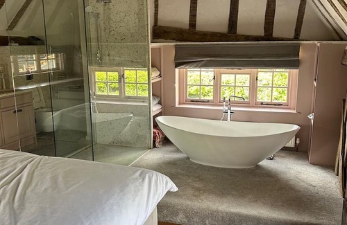 Bishop's Stortford Other | Historic 500-Year-Old Farmhouse with Modern Comforts
