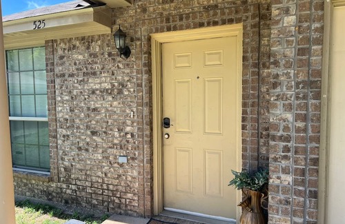 Tyler Apartment | Best Stays@ La Meza Roja, Wifi, Pet Friendly- fenced