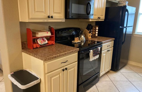 Tyler Apartment | Best Stays@ La Meza Roja, Wifi, Pet Friendly- fenced