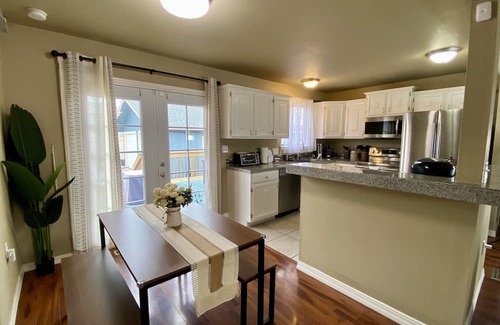 Cimarron Hills House | Cozy Springs Getaway: Spa Retreat Near the Base!