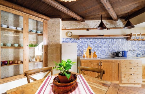 Specchia Apartment | Apartment 'Dimora Pisanelli' with Wi-Fi and Air Conditioning