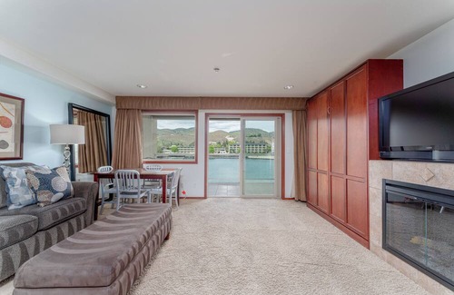 Chelan Condo | GrandView 622 Waterfront condo on Lake Chelan