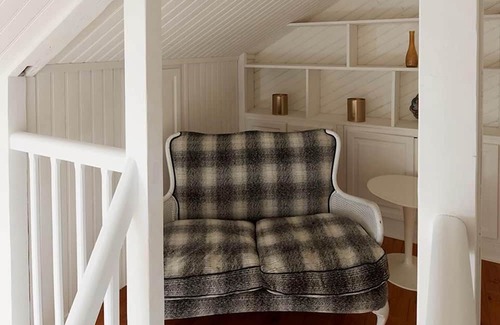 Eu Apartment | Discover LE 64: Cozy Family Room with Kitchen Amenities