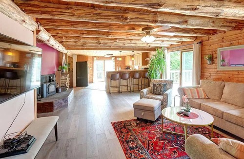 De Lancey Ski Chalet | Cozy 4-Bedroom Chalet in the Catskills for Family Fun
