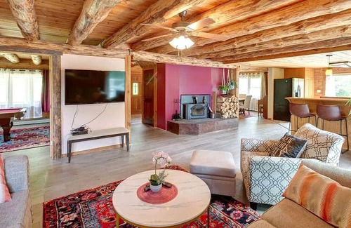 De Lancey Ski Chalet | Cozy 4-Bedroom Chalet in the Catskills for Family Fun