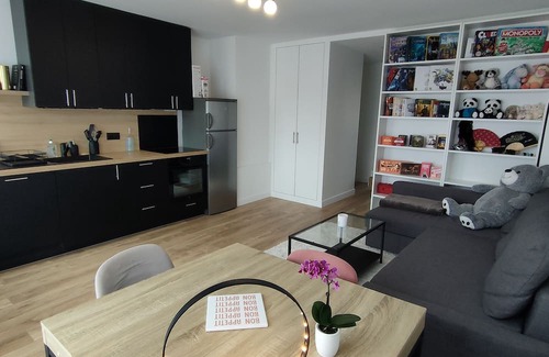 Antony Apartment | Serene Apartment Near Paris: Child-Friendly with Kitchen