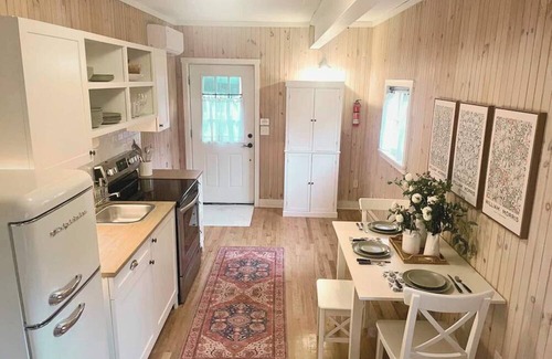 Fayetteville Apartment | In-Law Suite w/Kitchenette, Clawfoot Tub