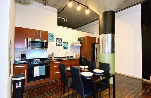 Downtown St. Louis Apartment | Downtown STL Lovely Loft w/Pool/Free Breakfast/Free Parking