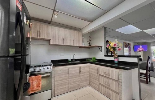 Pereira House | Spacious house close to UKUMARI and CONSOTA park wifi, private parking, 3bedrooms