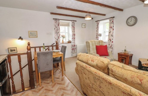 Appleby-in-Westmorland Cottage | OAK COTTAGE, pet friendly, with open fire in Appleby-In-Westmorland
