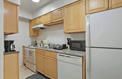 Evanston Apartment | Ideal 2-Bedroom Oasis with Breakfast & Family Amenities