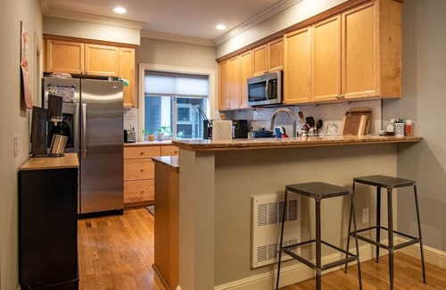 Minor House | Spacious 3 Bedroom Townhouse with Private Backyard Retreat