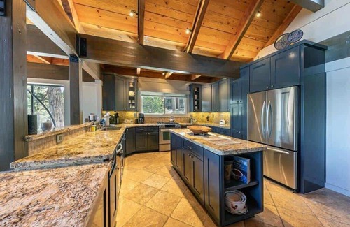 Tahoe City House | Luxurious 4 Bedroom Lakefront | Unit 131