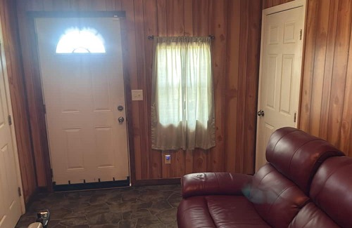 Graceville Apartment | Cozy studio in enjoyable Graceville with WiFi, AC