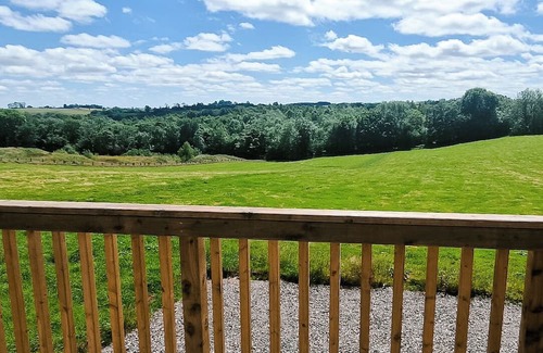 Cookstown Apartment | Lorraine's Loft - Hot Tub Get Away. Stunning countryside Views!