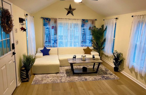 Osbornsville House | Charming 3-bedroom house with WiFi, AC in lovely Toms River