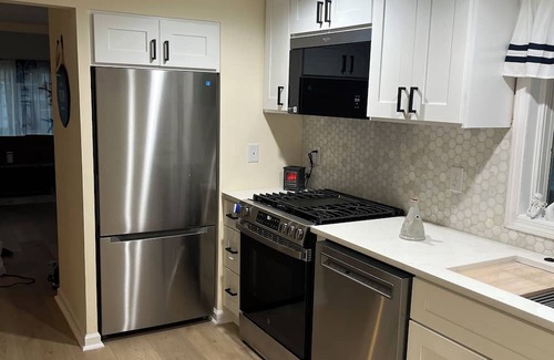 Osbornsville House | Charming 3-bedroom house with WiFi, AC in lovely Toms River