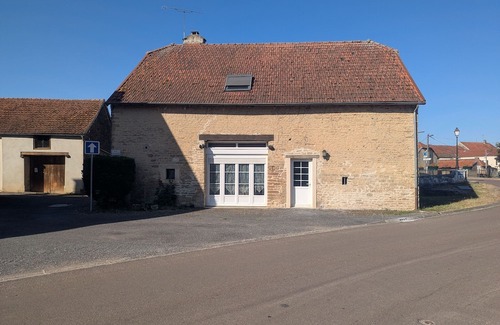 Orges Cottage | Riverside cottage in Orges for 8 guests