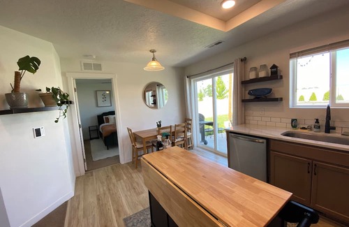 Nampa House | This 3-bedroom home is a hotspot for events, weddings and The Ford Idaho Center!